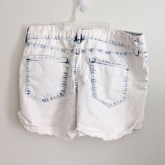 SO Juniors Low Rise Favorite Midi Acid Wash Shorts - Picture 2 of 3